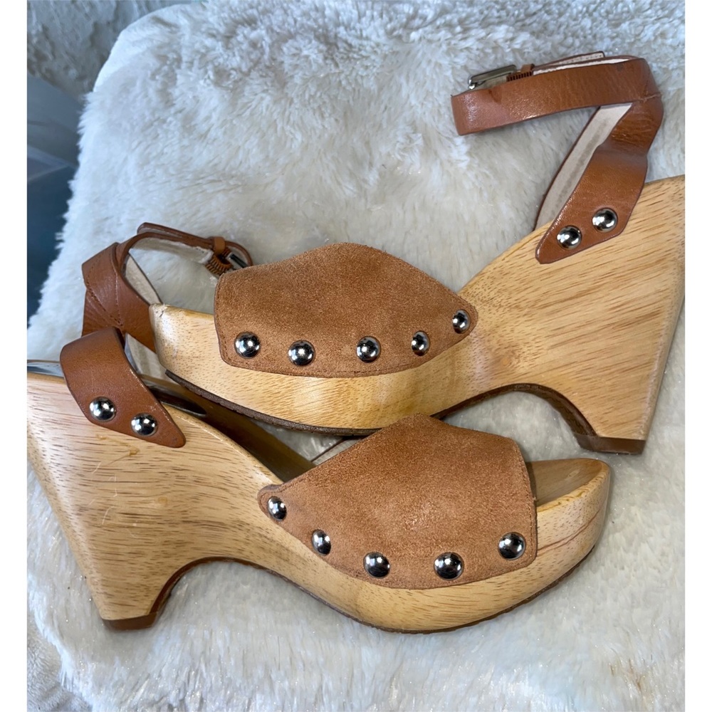 MICHAEL KORS Tan Platform Wedge Sandals